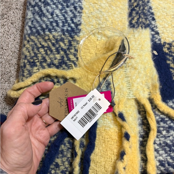 NWT Scarf - Picture 2 of 2